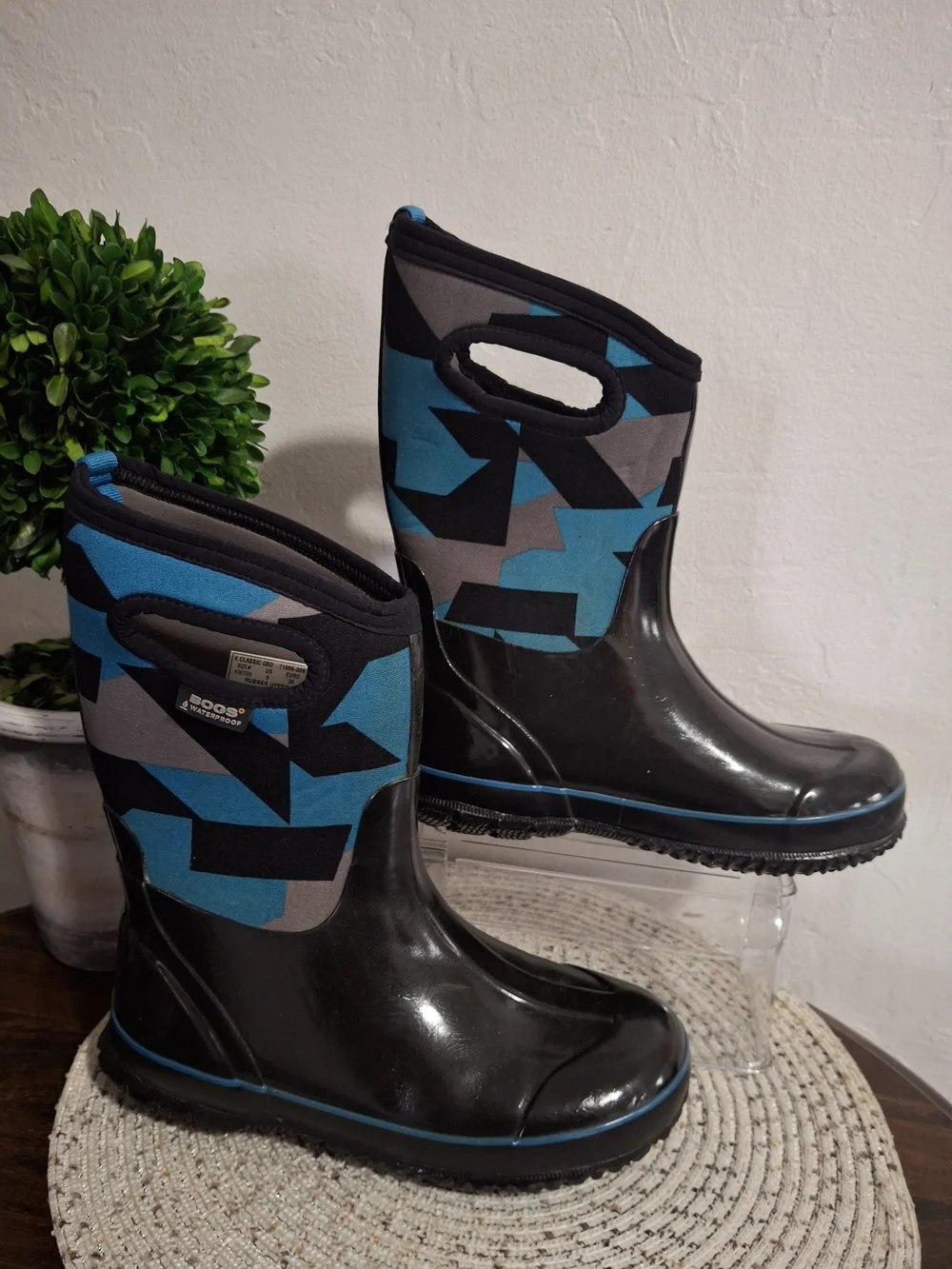 Bogs Black Blue Geometric Kids Rain Boots Size 6y.